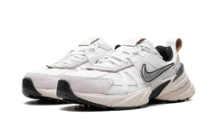 V2K Run Wmns"Summit White" FN6703 100