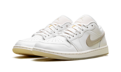 Jordan 1 Low SE WMNS "Metallic Team Gold" HV5157 100