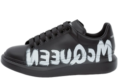 Oversized Graffiti Black White