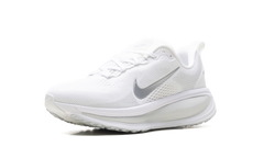 Vomero 18 WMNS"White Photon Dust Summit White Metallic Silver" HM6804 104