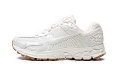 WMNS Zoom Vomero 5"SAIL GUM" HM5886 133